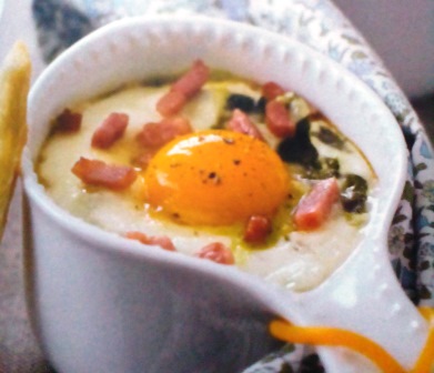 Oeufs cocottes,épinards et lardons.